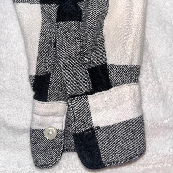 Old Navy Black and White Womens Flannel - Picture 3 of 4